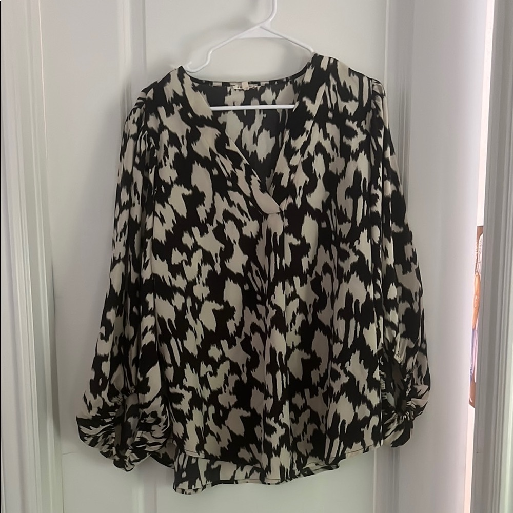JODIFL Black and White Graphic 3/4 Sleeve Blouse